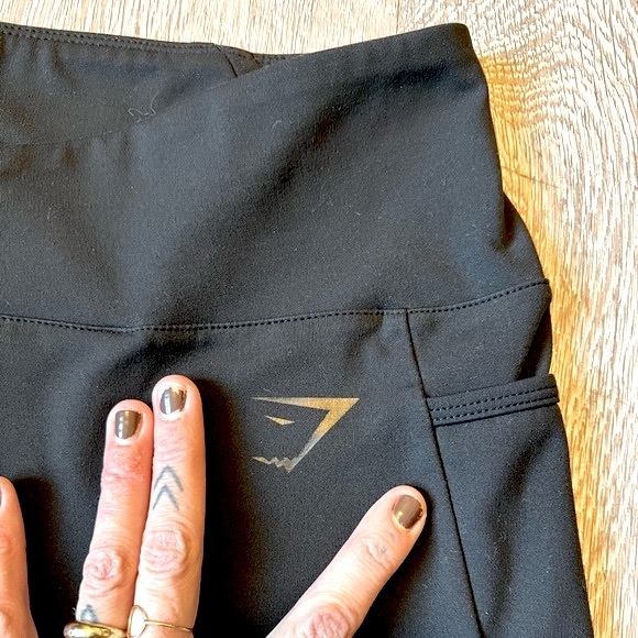 GYMSHARK โข Nikki Blackketter Cross-Waist Leggings โข Size Medium โข Black + Grey - Picture 9 of 15